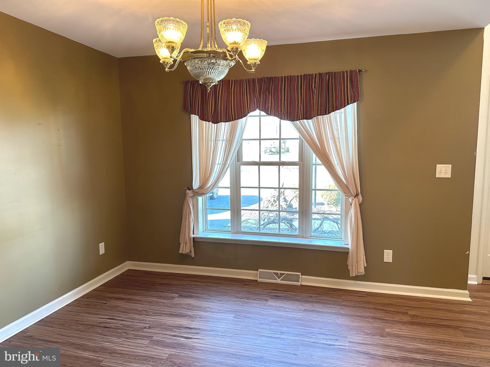 HUNTERS CHASE - Residential