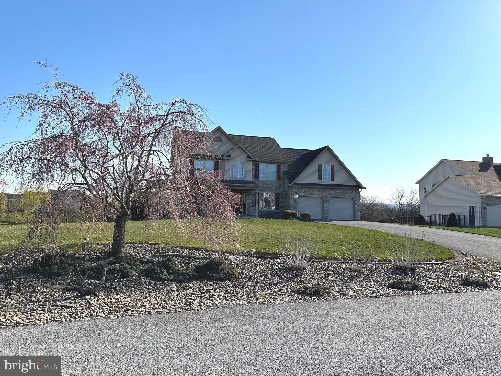 HUNTERS CHASE - Residential