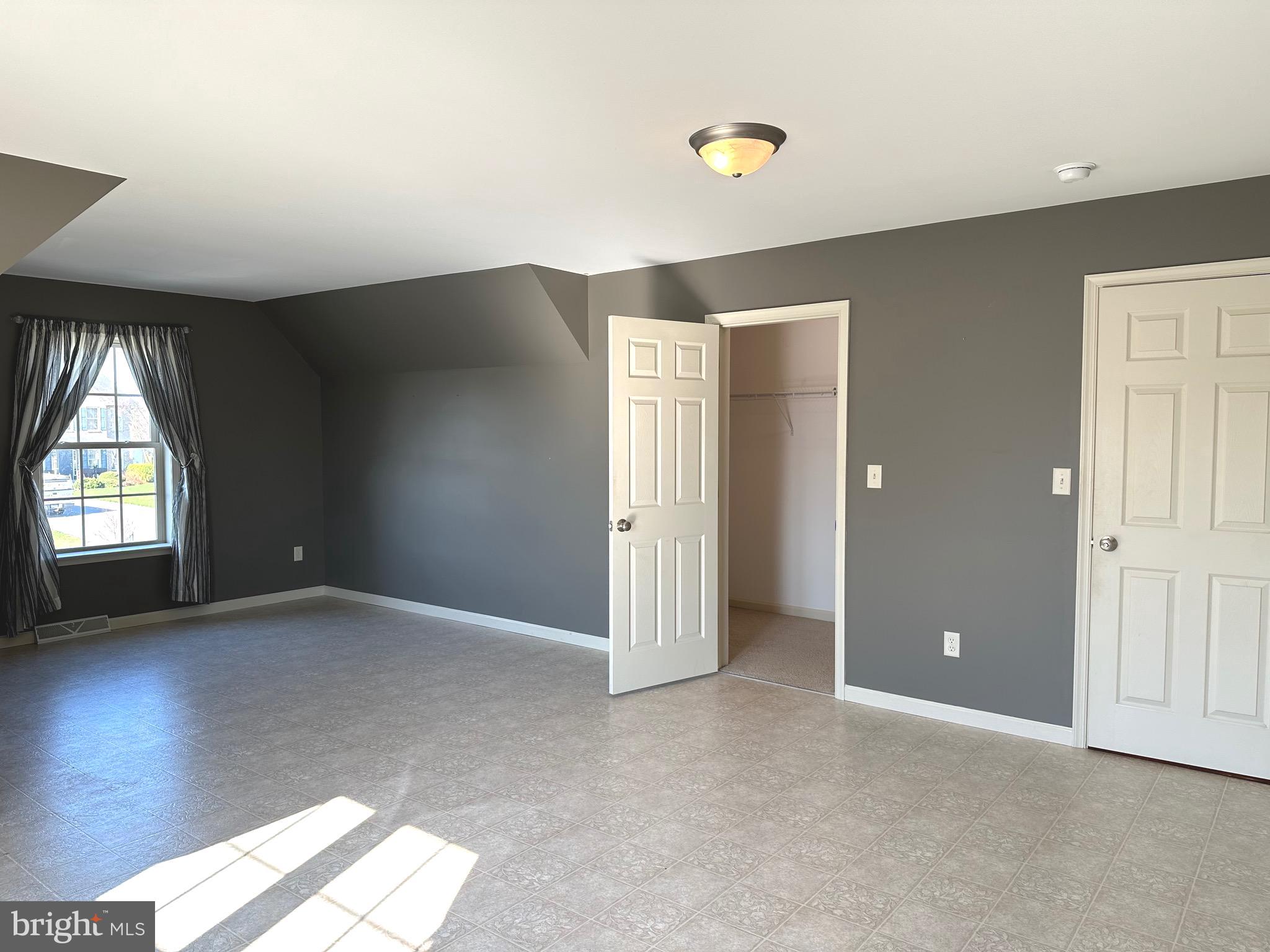 HUNTERS CHASE - Residential