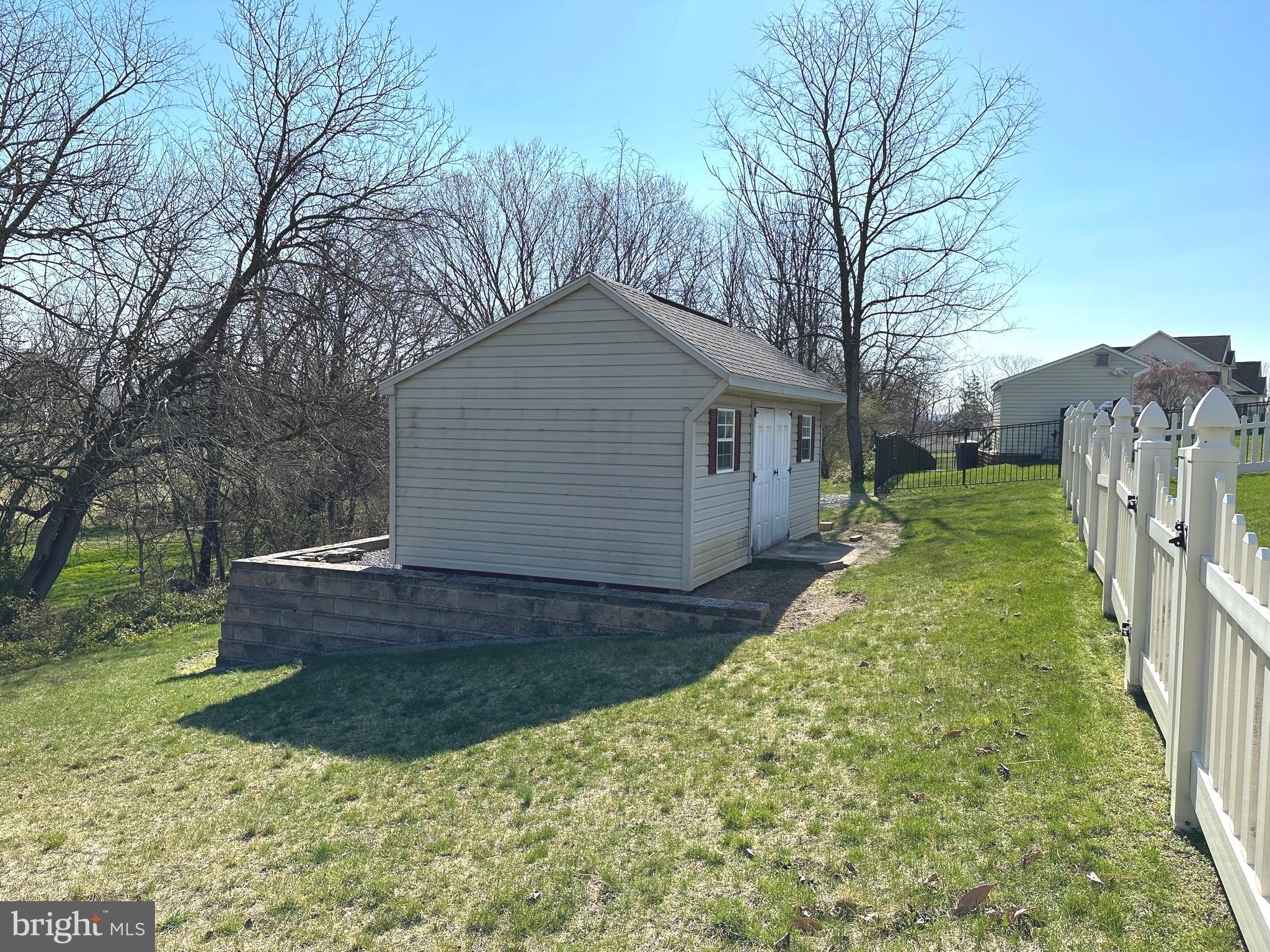 HUNTERS CHASE - Residential