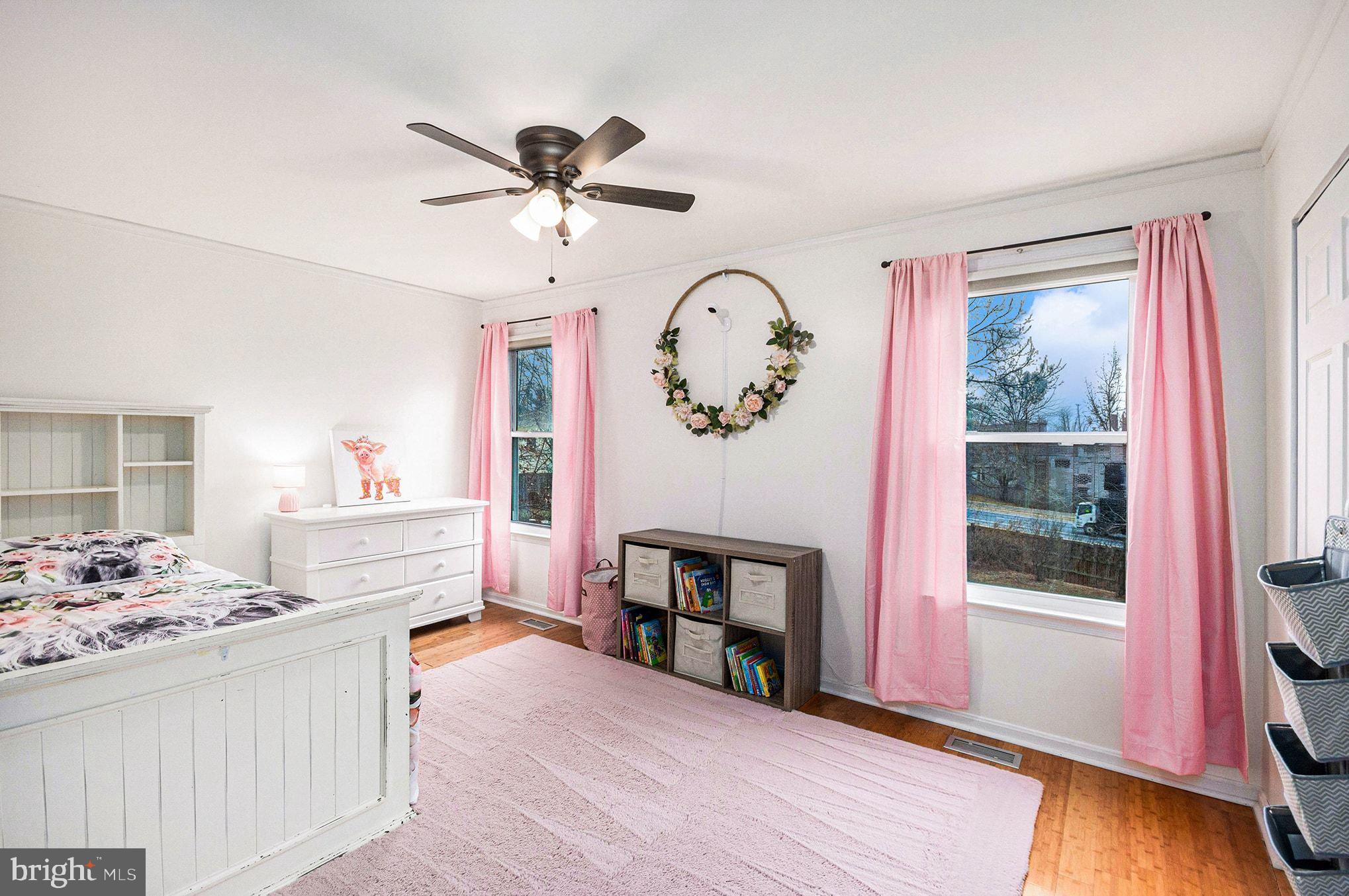 CRESTBROOK - Residential