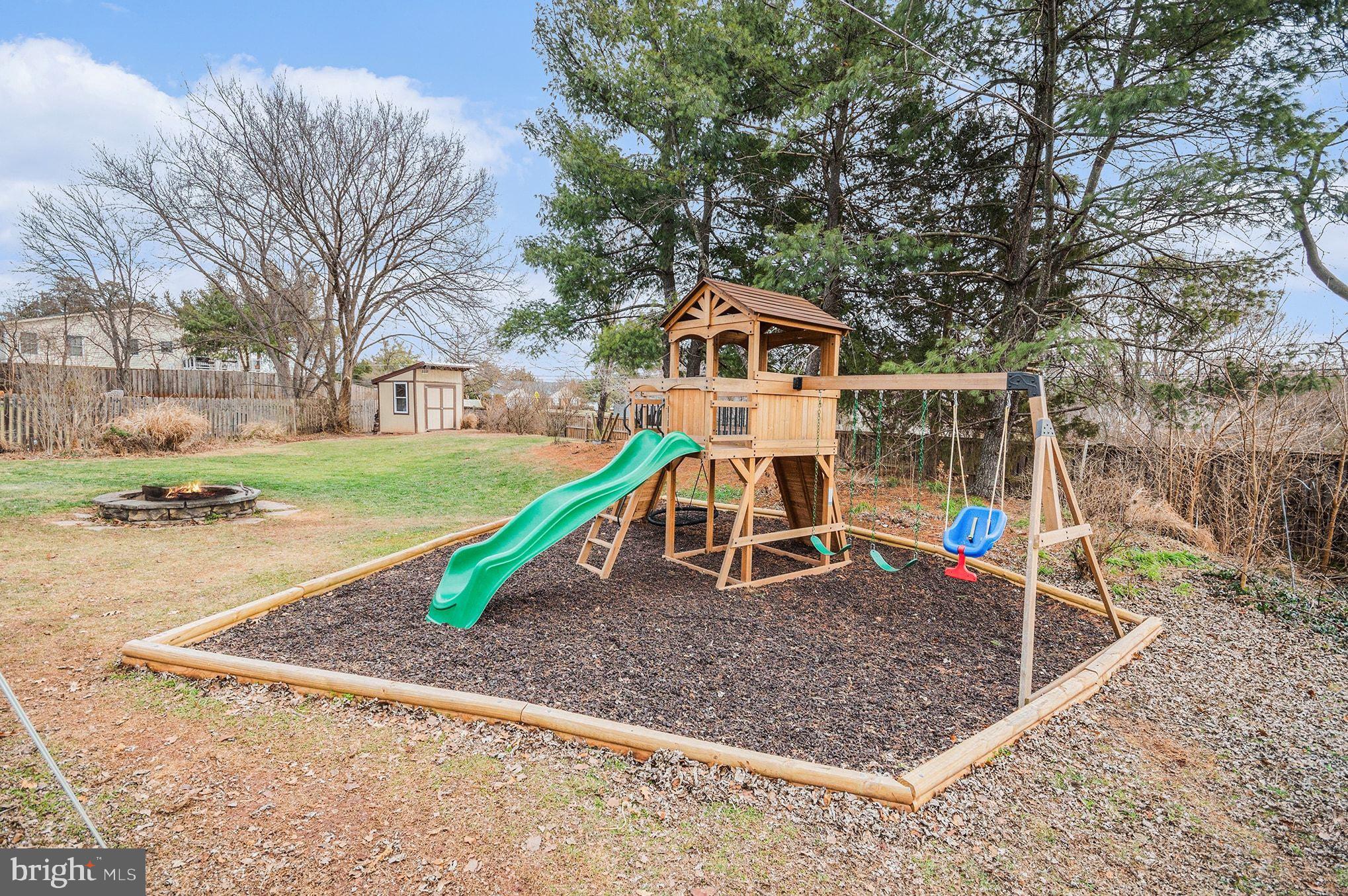 CRESTBROOK - Residential