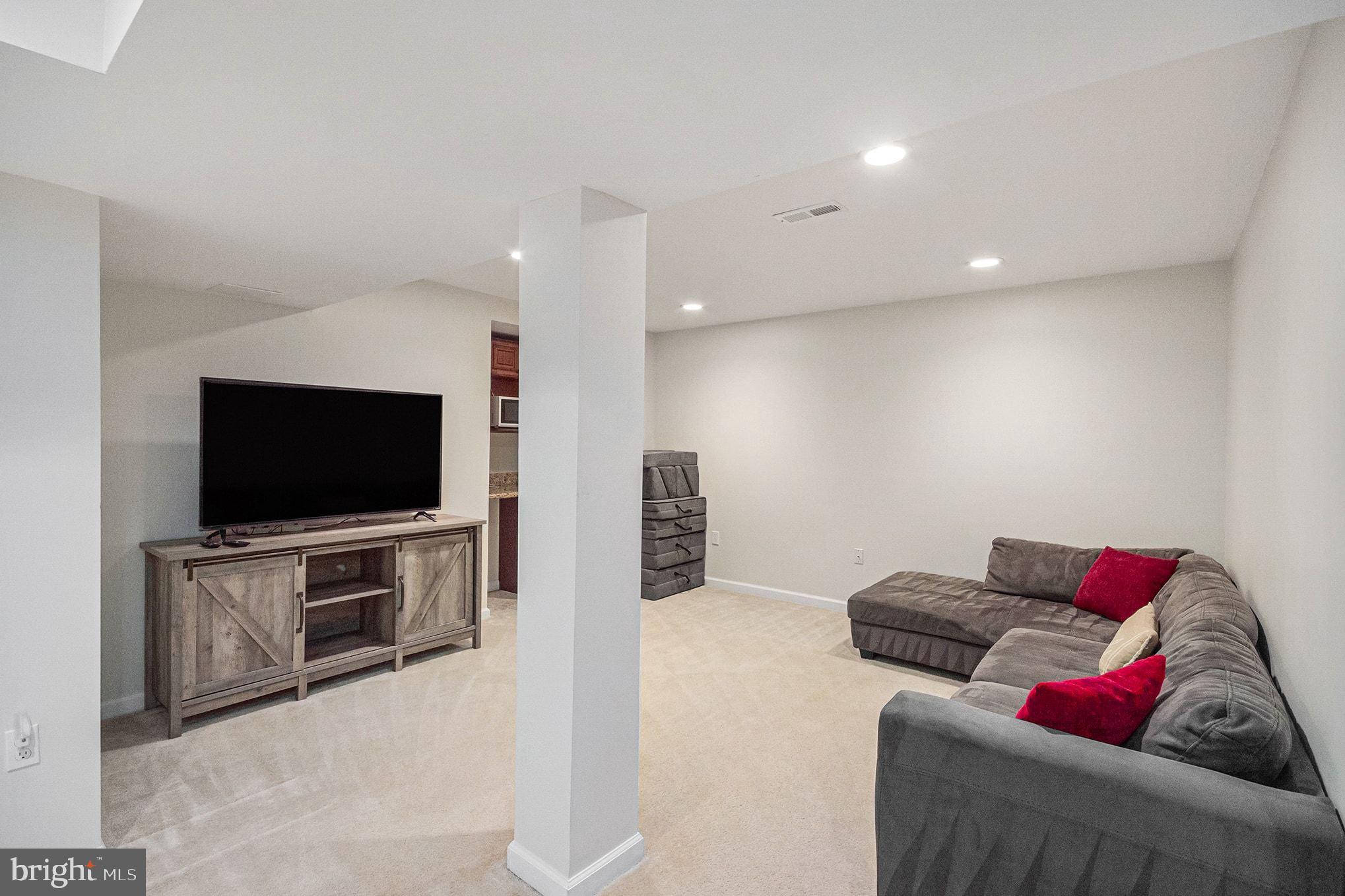 CRESTBROOK - Residential