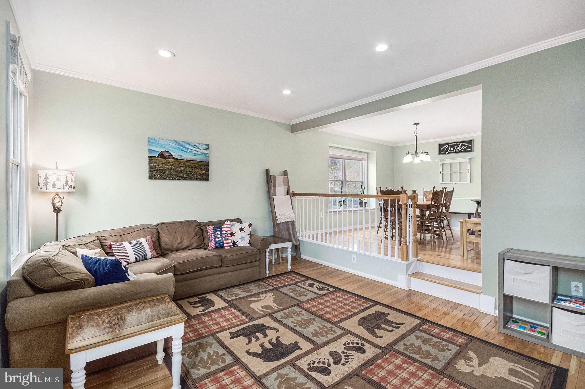 CRESTBROOK - Residential