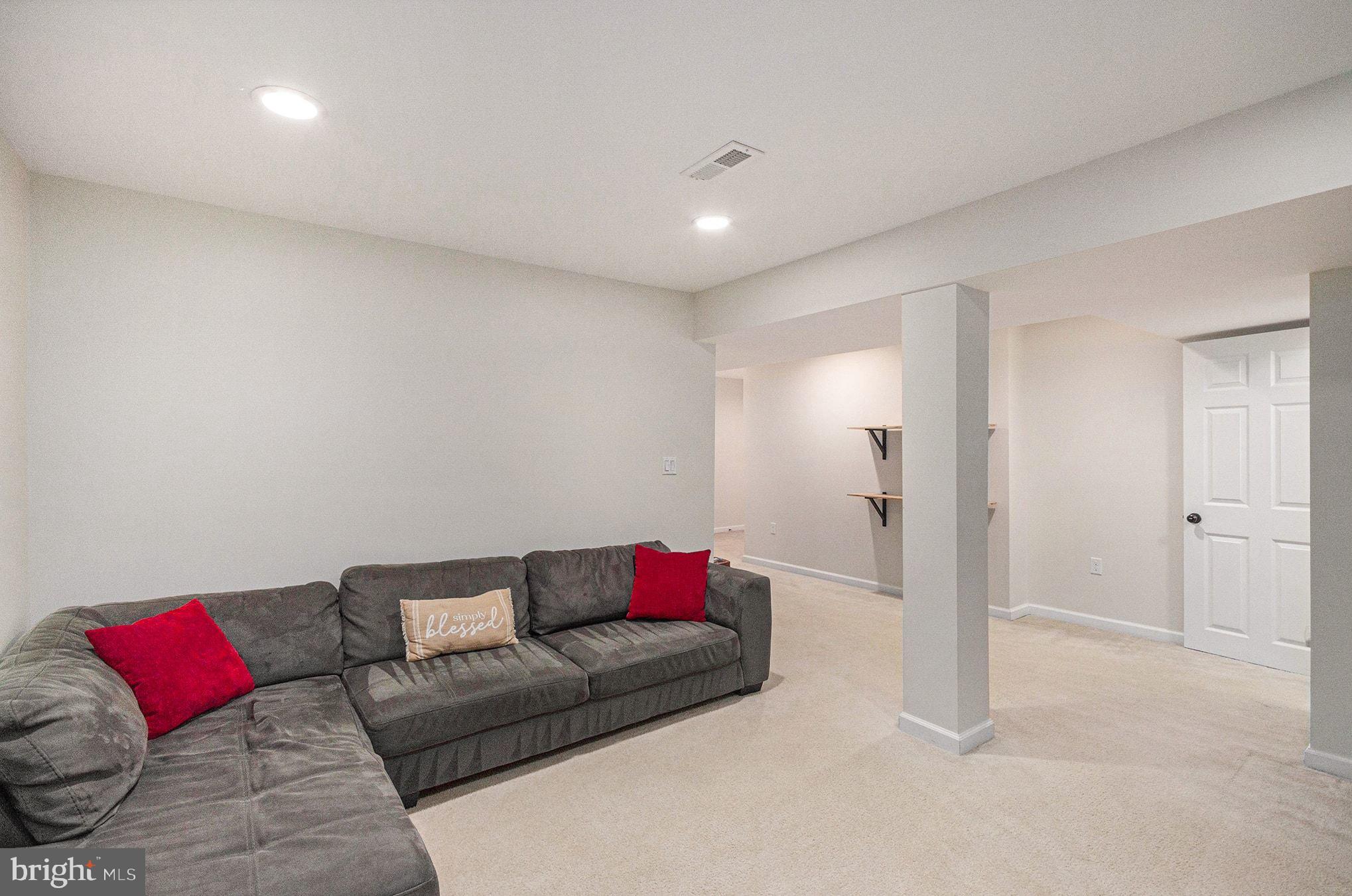 CRESTBROOK - Residential