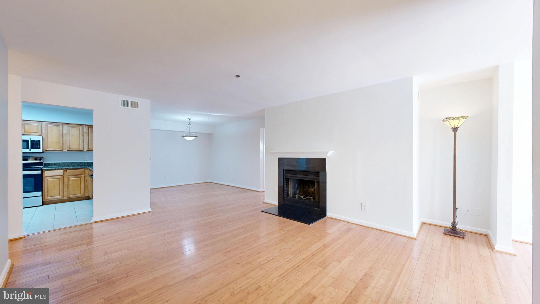 FOUR WINDS AT OAKTON - Residential