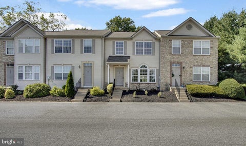 Townhouse For Sale - 109 Royal Dr<br/> York County, MANCHESTER, PA 17345