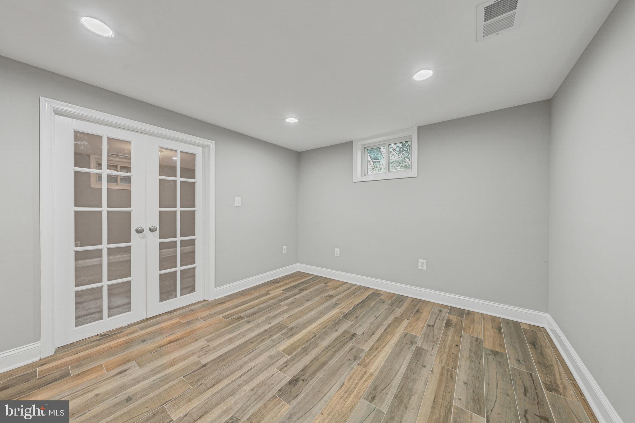 FAIRFAX WOODS - Residential
