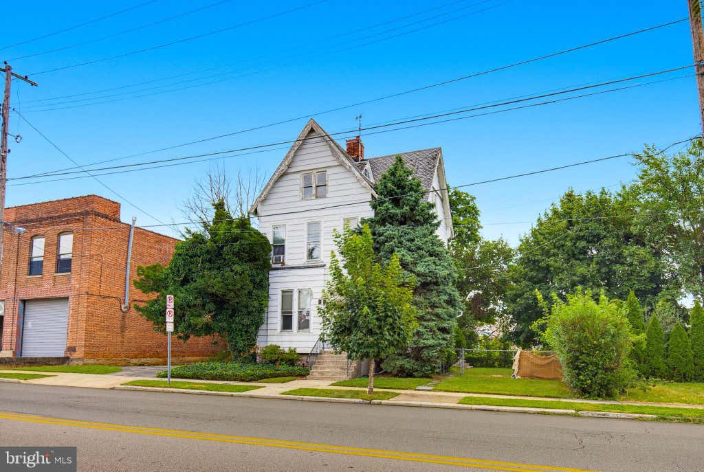 Photo of 936 Linden Avenue, YORK, PA 17404 (MLS # PAYK2109402)