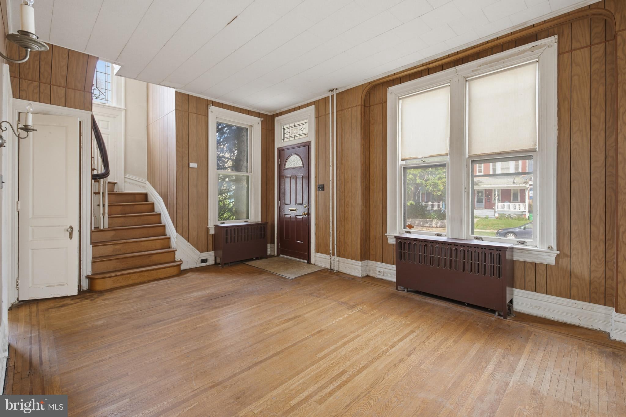 936 LINDEN AVENUE