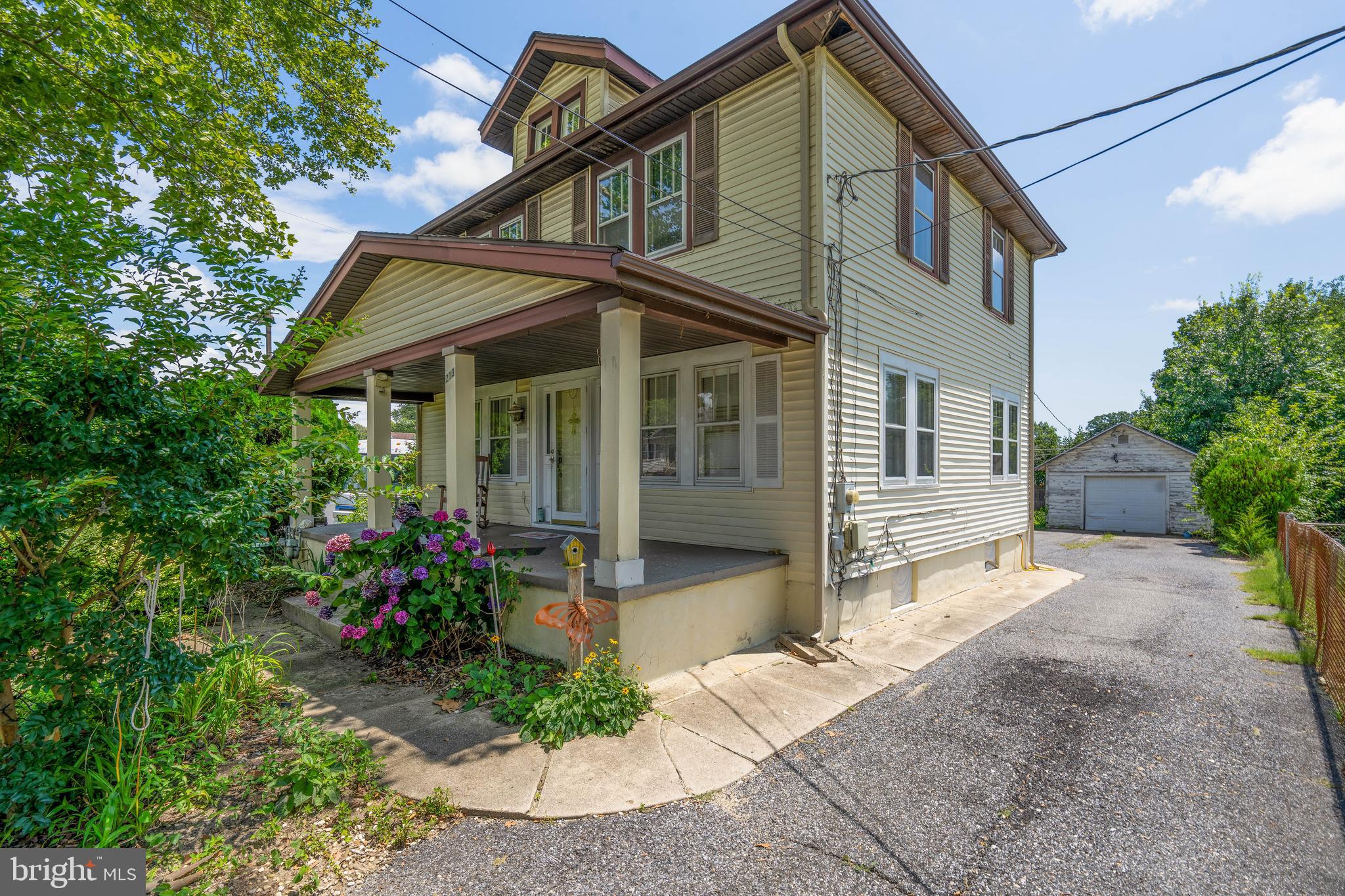 213 W QUINCE STREET