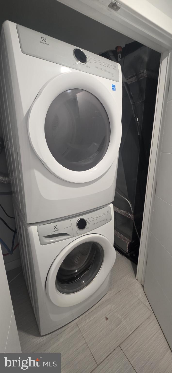 NORRIS SQUARE - Residential Lease