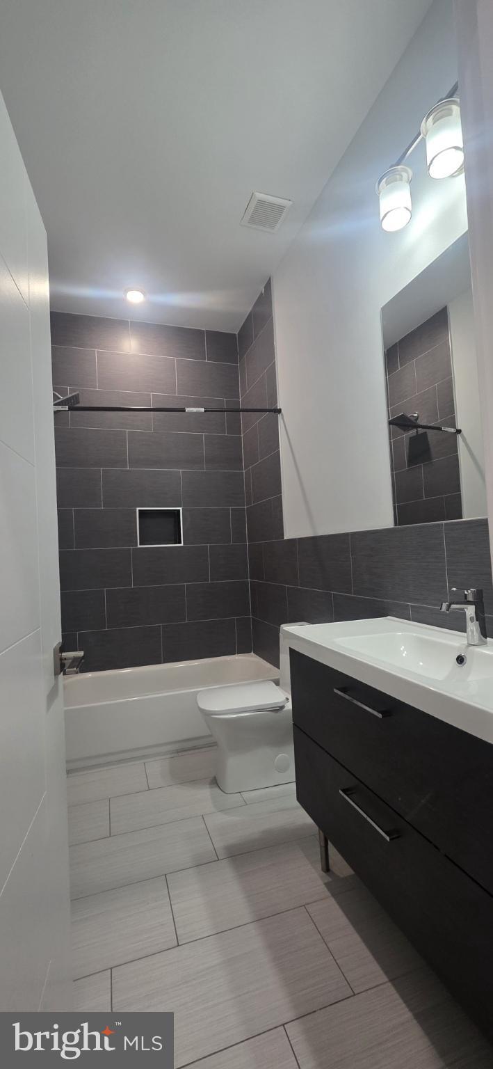 NORRIS SQUARE - Residential Lease