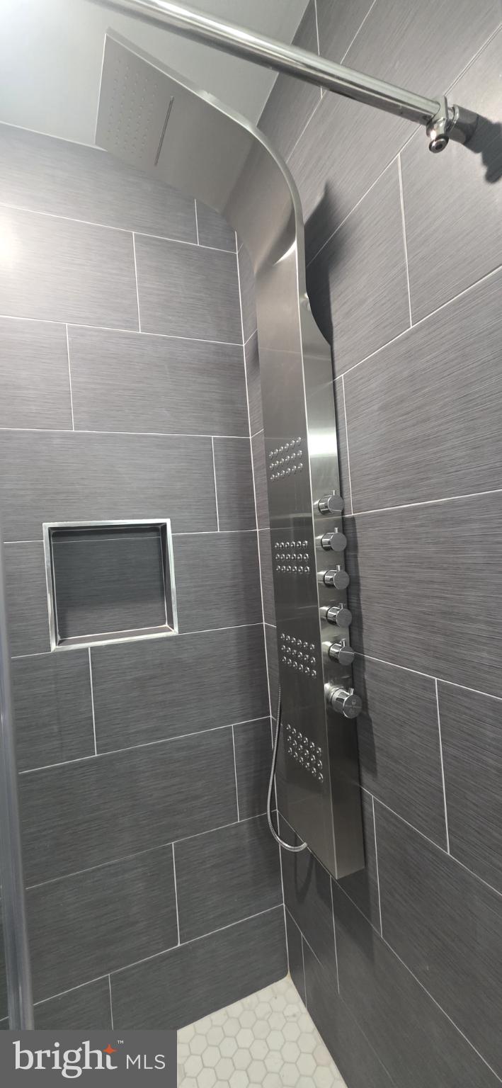 NORRIS SQUARE - Residential Lease