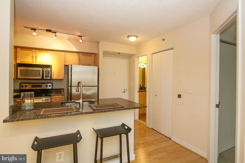 Photo of 7500 Woodmont Avenue #S809, BETHESDA, MD 20814 (MLS # MDMC2171238)