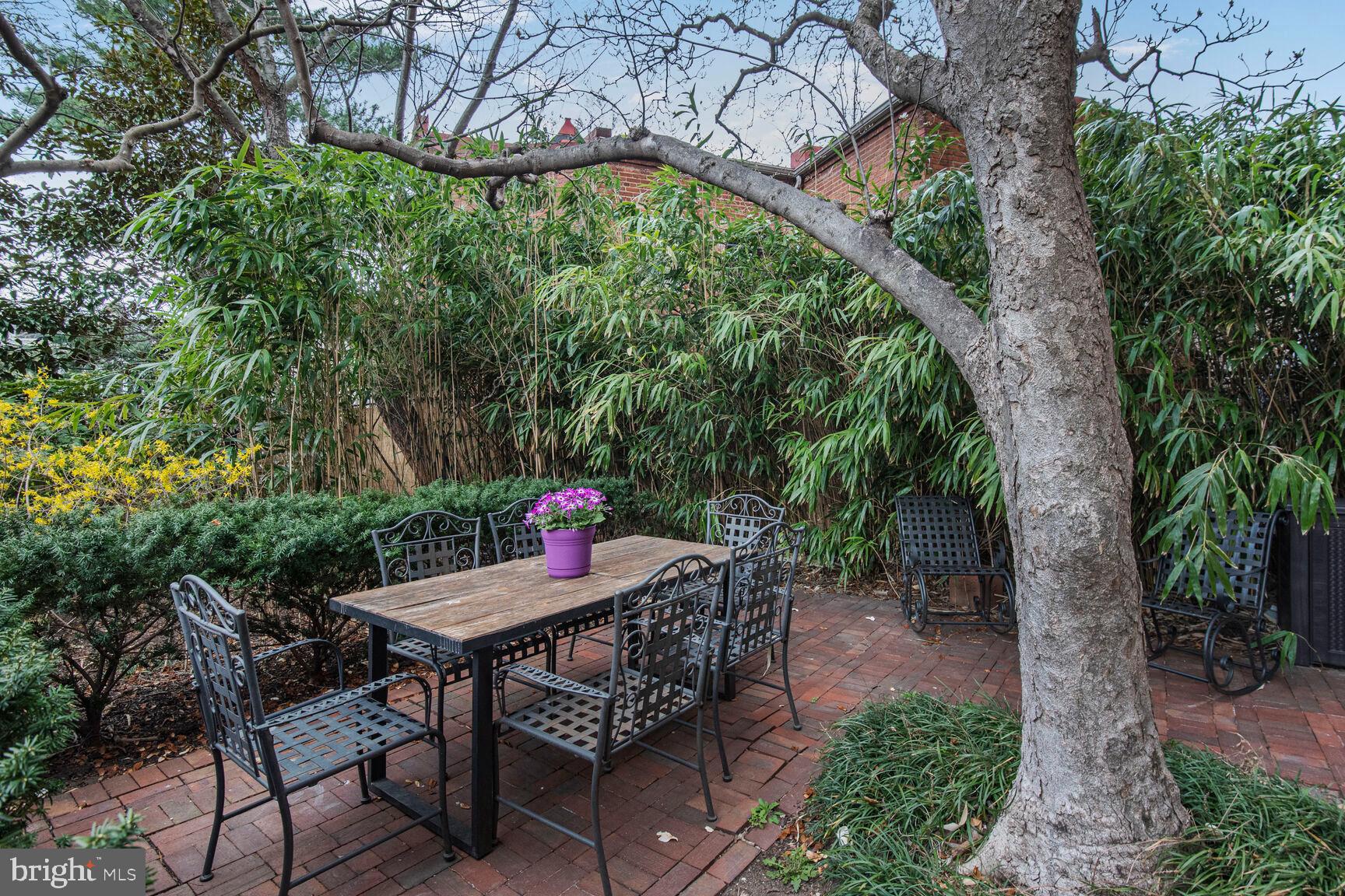 1661 CRESCENT PLACE NW 102