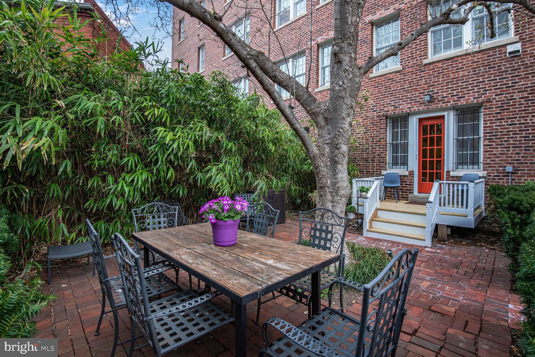 1661 CRESCENT PLACE NW 102