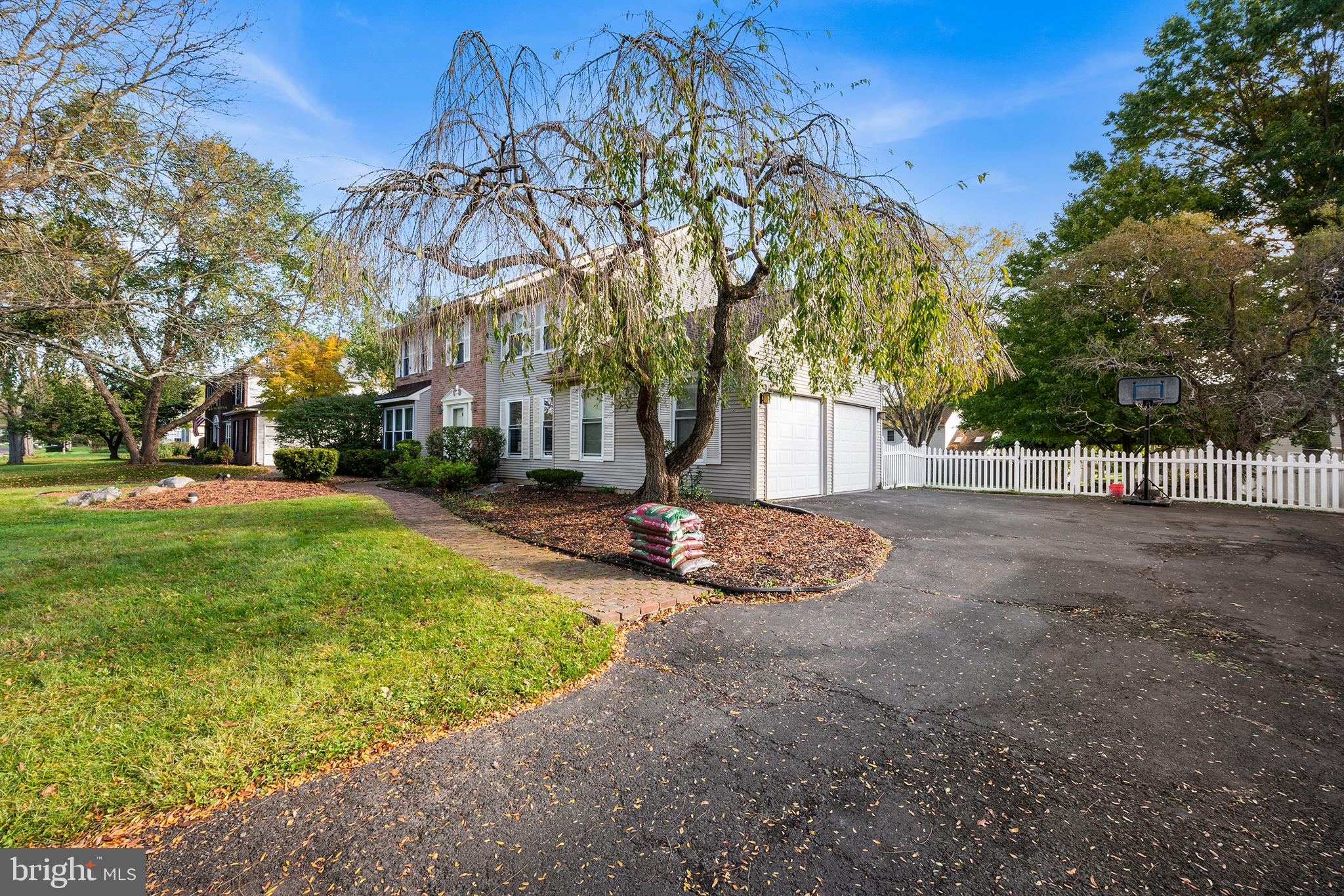 532 HERITAGE OAK DRIVE