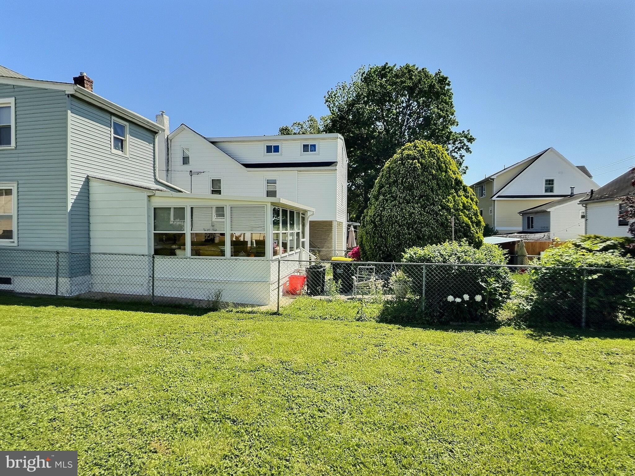 220 E LINDEN STREET