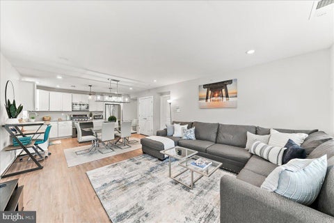 Townhouse For Sale - 521 S Media Way<br/> MEDIA, PA 19063