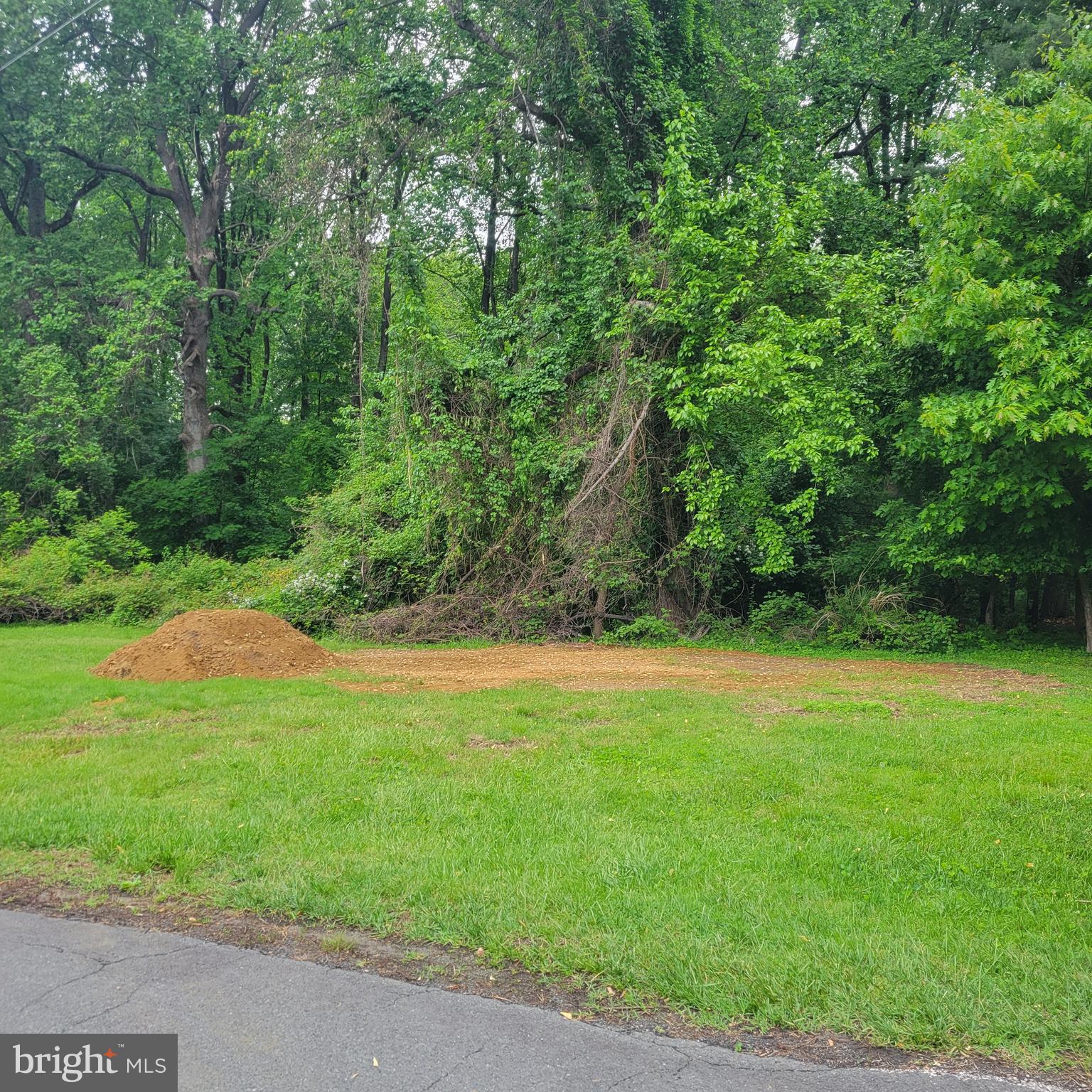 A rare find. One of the few lots in the community of Rolling Knolls. Public water is available in the community. A septic system would need to be installed. Perc has been performed.