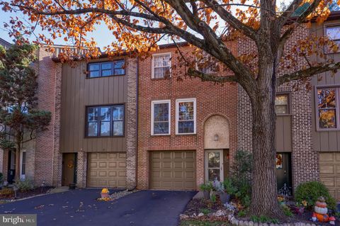 19 CLUB LANE READING PA 19607