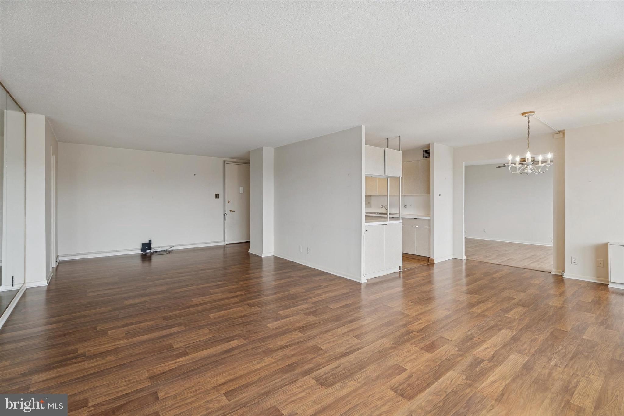 1001 CITY AVENUE W-816