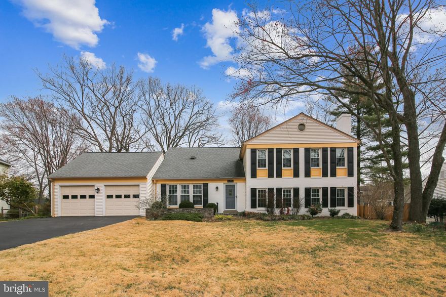 BEAUTIFUL 5 BR COLONIAL IN SOUGHT AFTER WESTLEIGH NEIGHBORHOOD. UPDATED KITCHEN WITH STAINLESS APPLIANCES, UPDATED BATHROOMS, LARGE BONUS ROOM OFF FAMILY ROOM COULD BE ADDITIONAL BEDROOM OR PRIVATE OFFICE.  ALL HARDWOOD FLOORS ON MAIN LEVEL AND FAMILY ROOM.  EXTRA LARGE MASTER SUITE WITH  SEPARATE SITTING ROOM AND NEW CARPET. LARGE LEVEL REAR YARD  WITH UPGRADE LANDSCAPING COMPLETELY FENCED IN WITH CUSTOM PATIO.CLOSE TO ALL PUBLIC TRANSPORTATION. FROST/WOOTTON SCHOOLS.