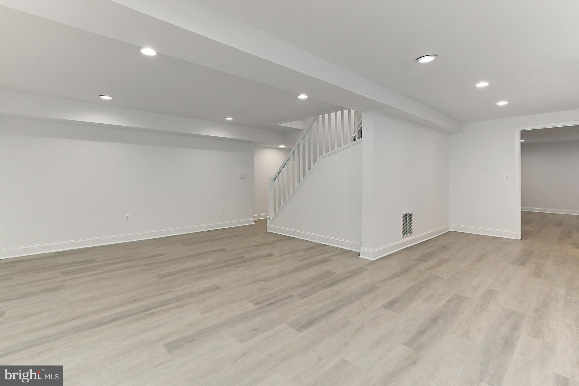 LAKEVALE COURT - Residential