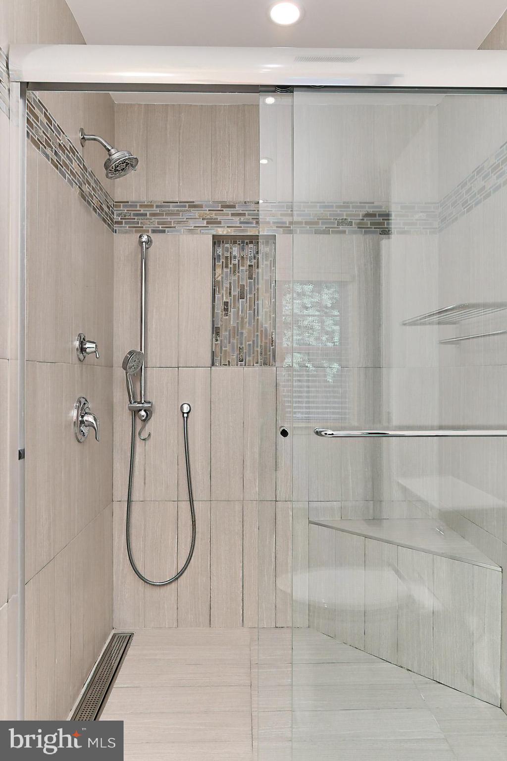 LAKEVALE COURT - Residential