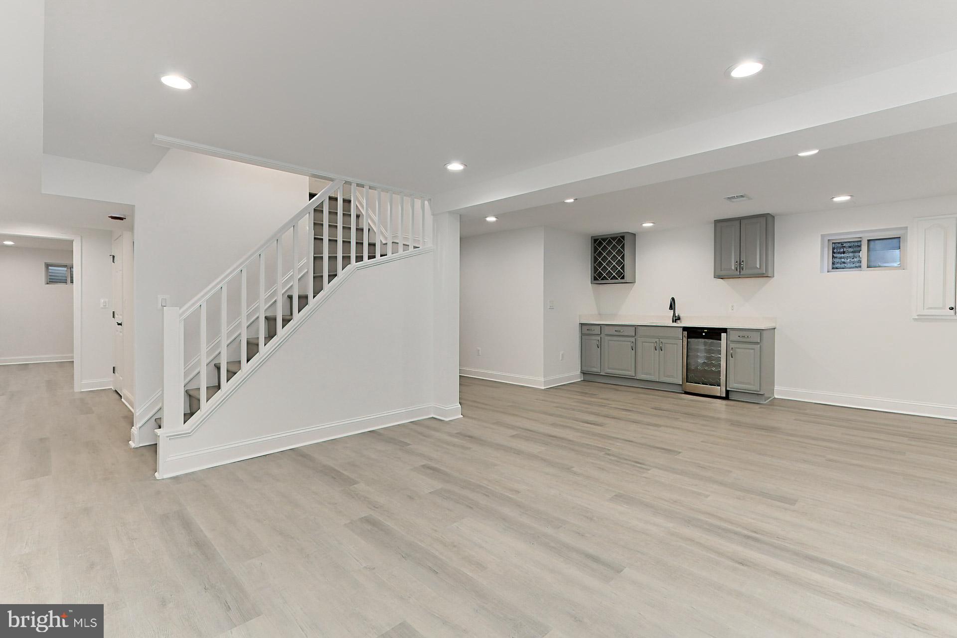 LAKEVALE COURT - Residential