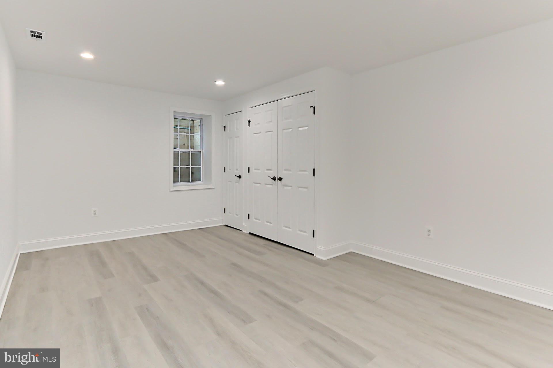 LAKEVALE COURT - Residential