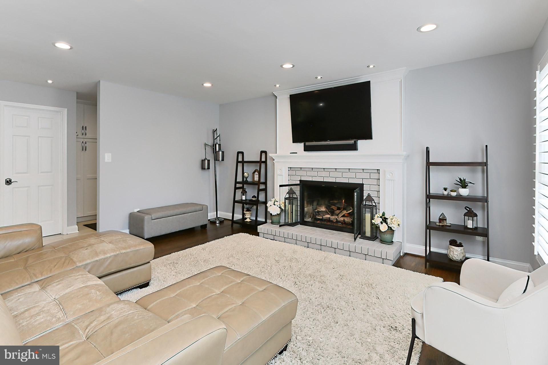 LAKEVALE COURT - Residential