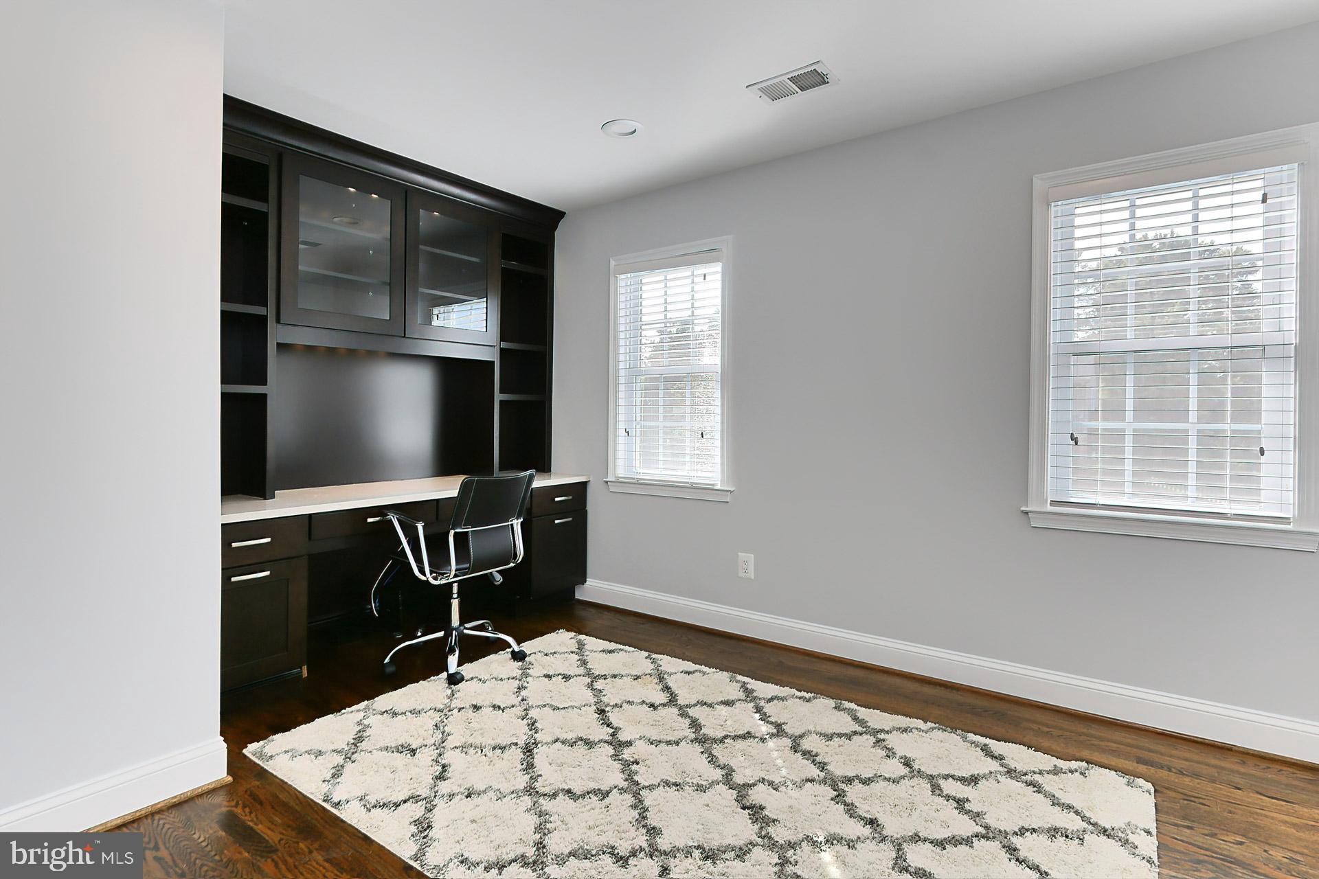 LAKEVALE COURT - Residential