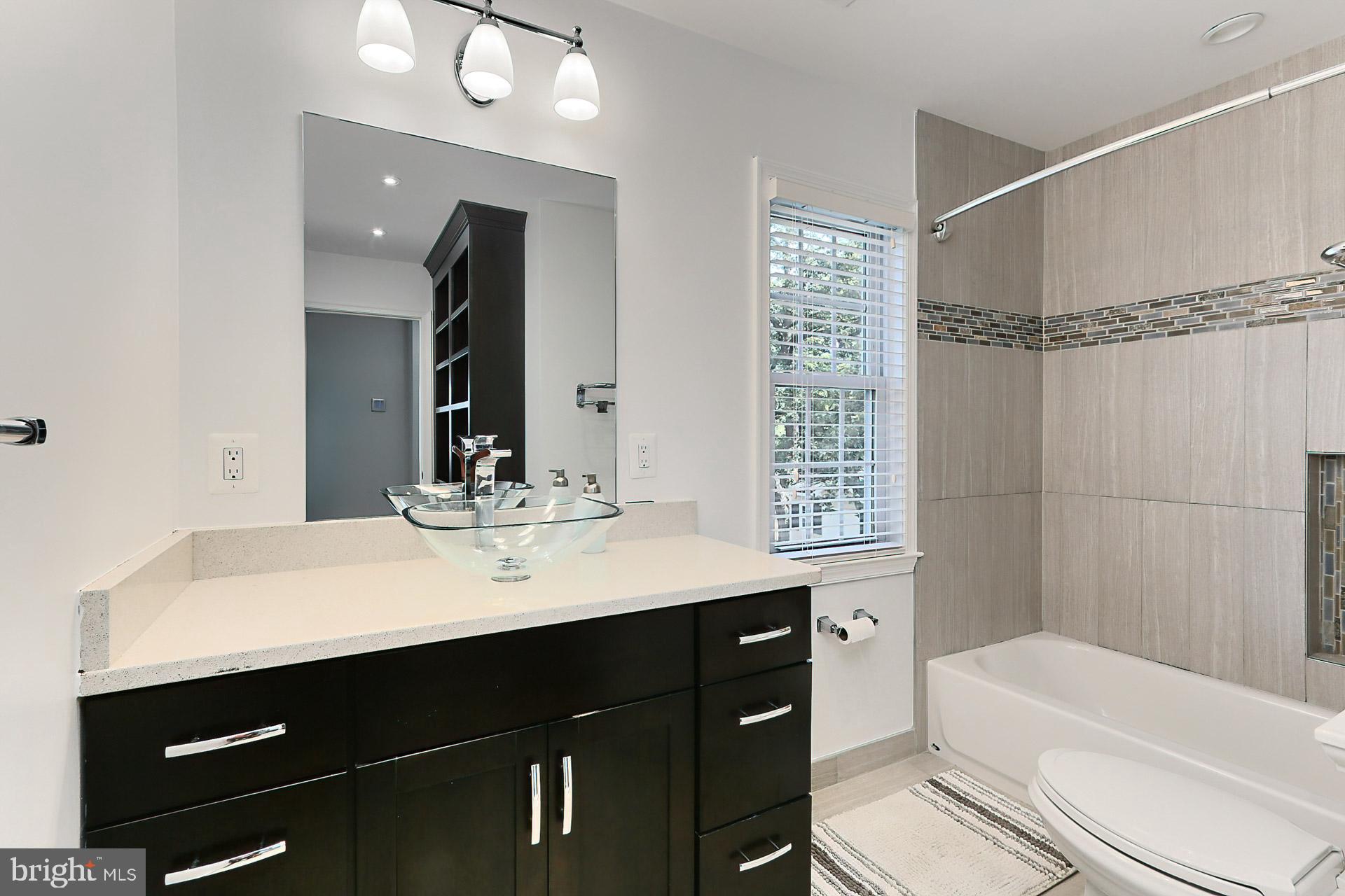 LAKEVALE COURT - Residential