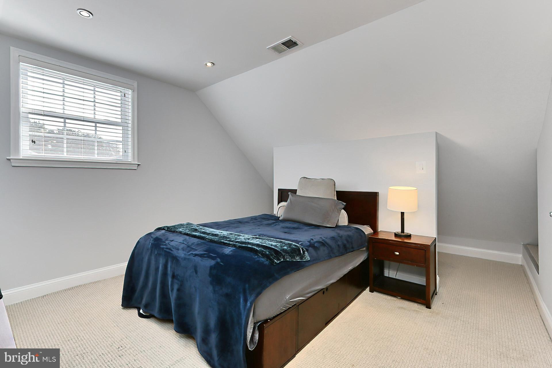 LAKEVALE COURT - Residential