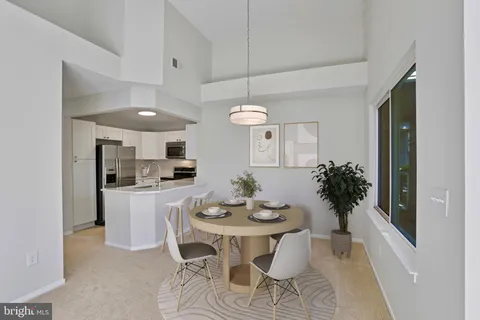 11737 Summerchase Circle, Reston, VA MLS: VAFX2275816