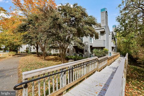 11737 SUMMERCHASE CIRCLE B RESTON VA 20194