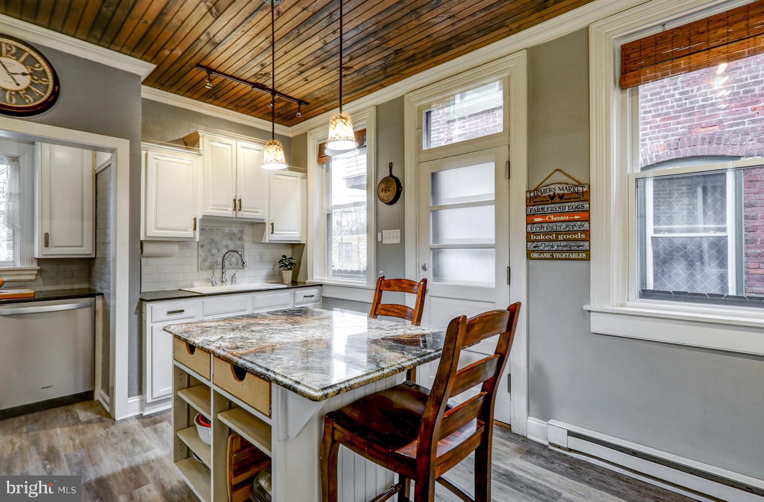 CHESTNUT HILL - Residential