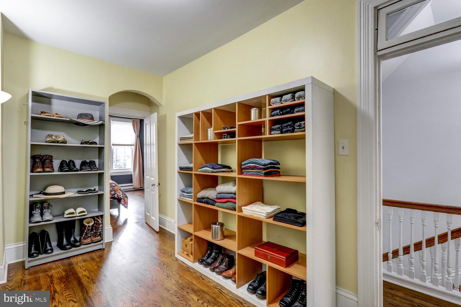 CHESTNUT HILL - Residential