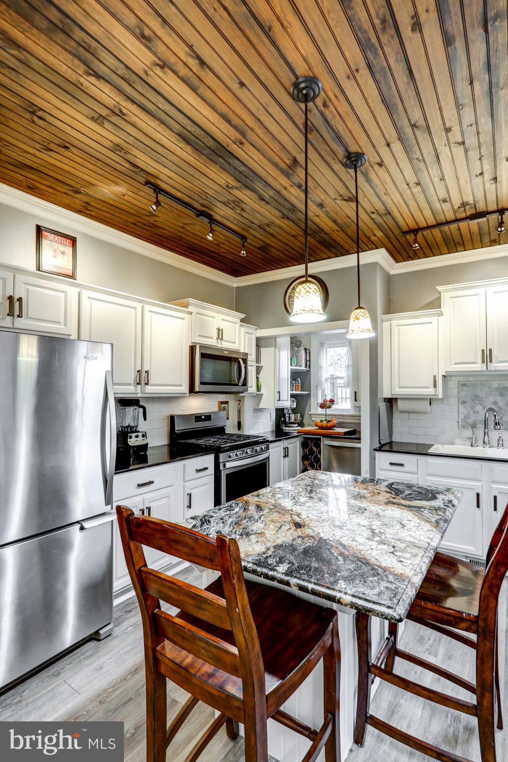 CHESTNUT HILL - Residential