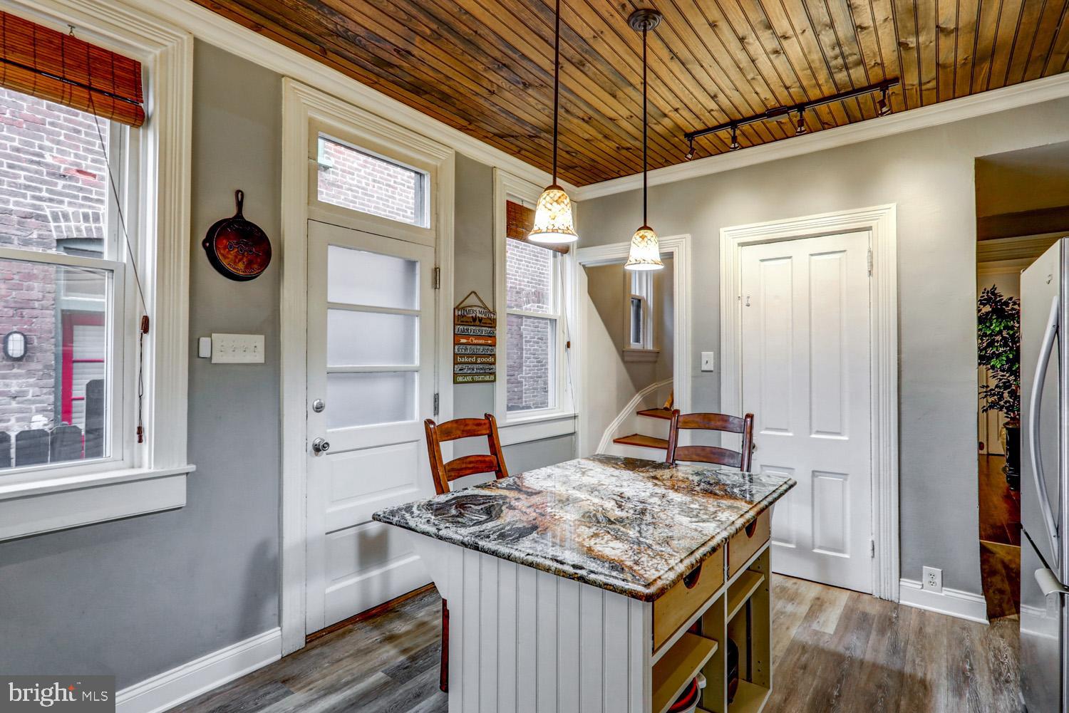 CHESTNUT HILL - Residential