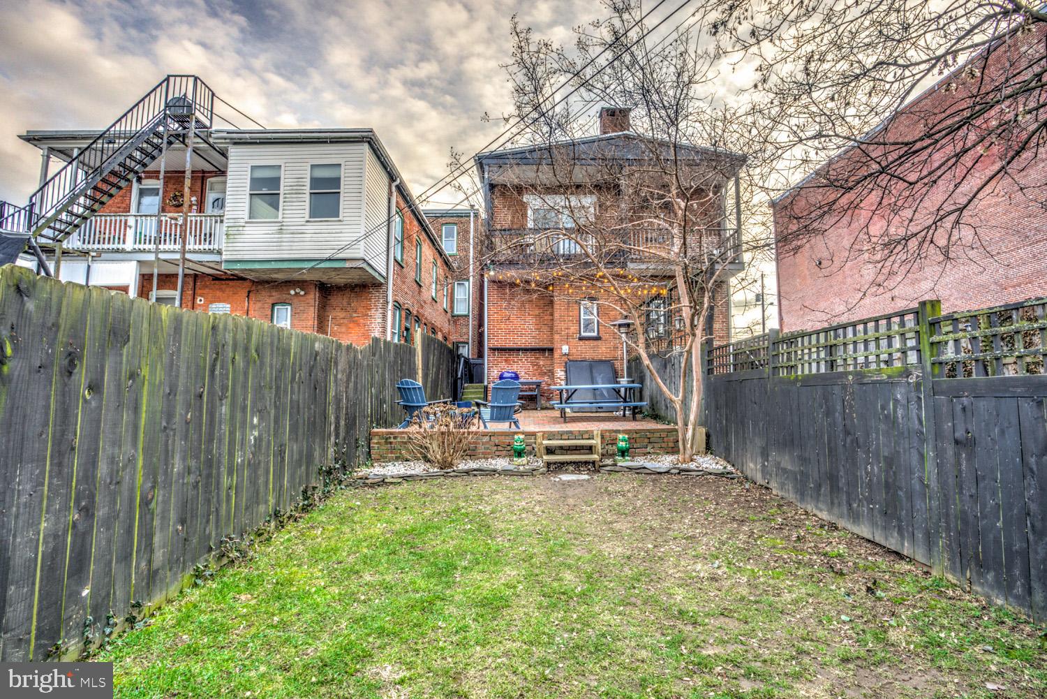 CHESTNUT HILL - Residential