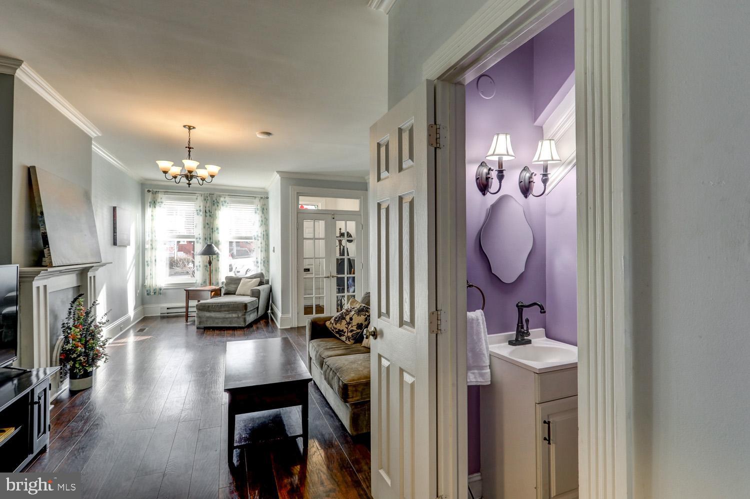 CHESTNUT HILL - Residential