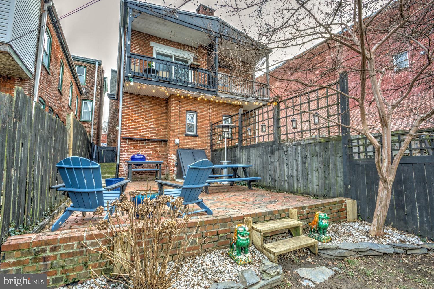 CHESTNUT HILL - Residential