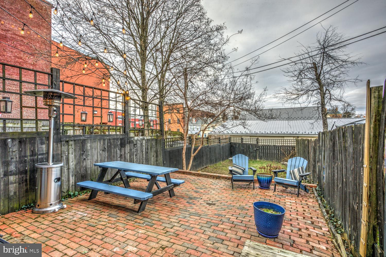 CHESTNUT HILL - Residential
