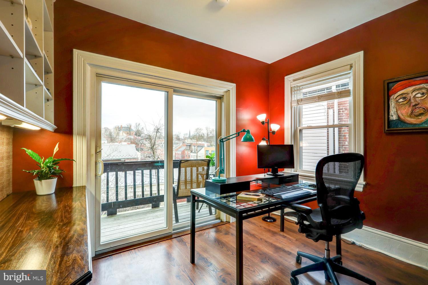 CHESTNUT HILL - Residential