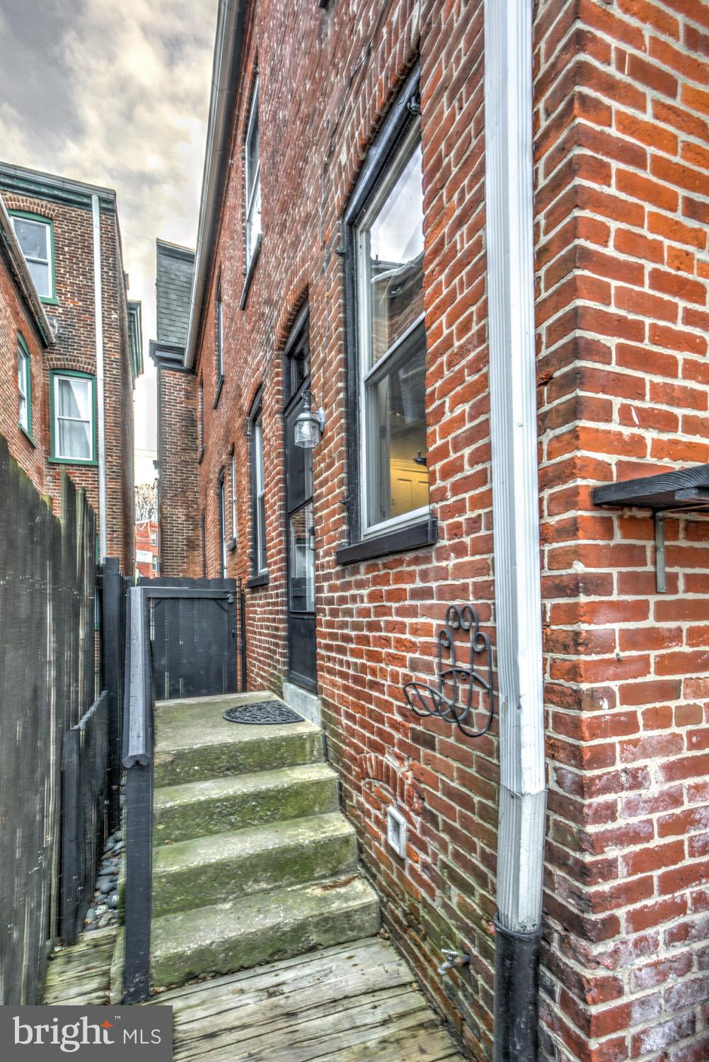 CHESTNUT HILL - Residential