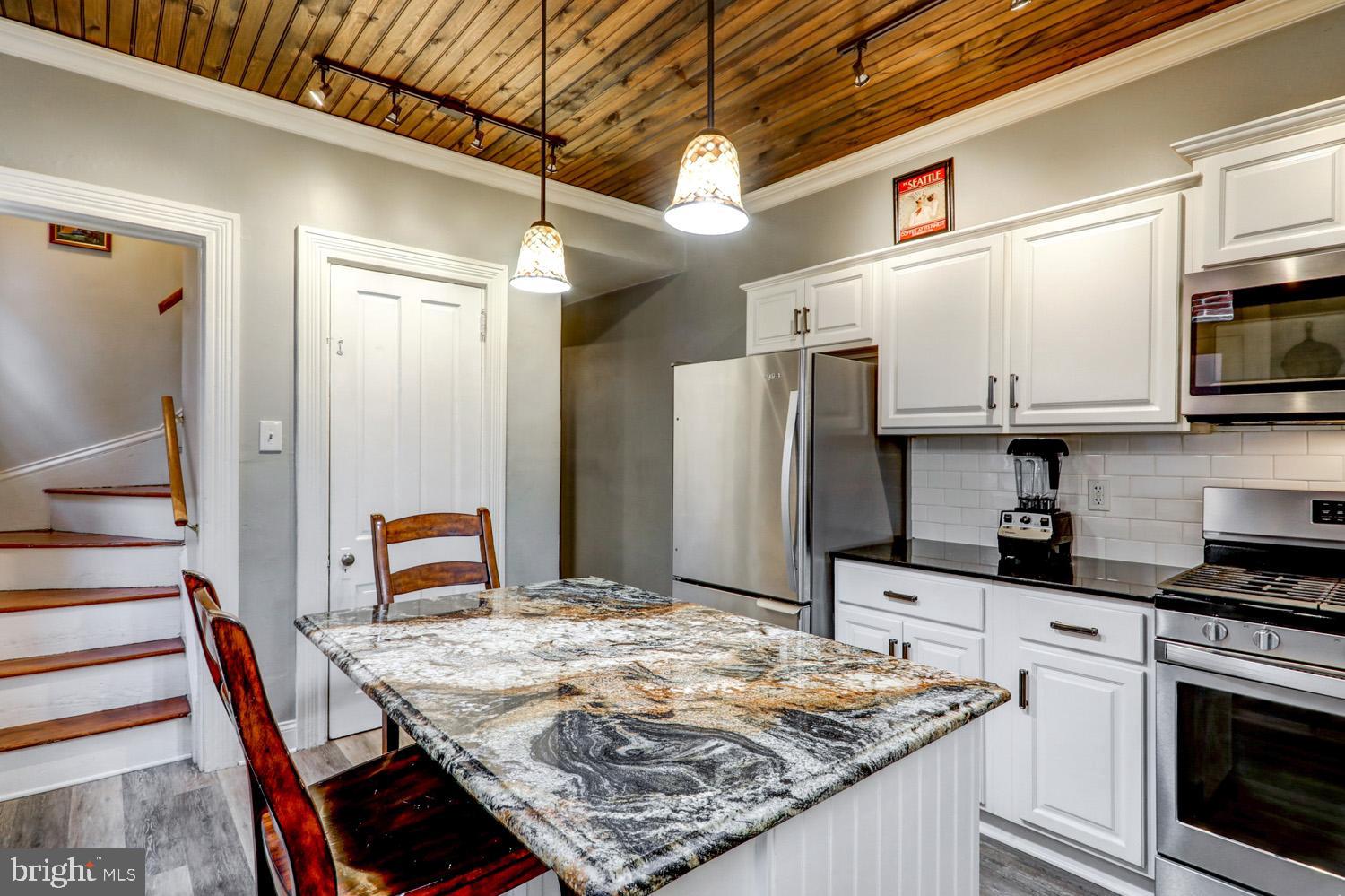 CHESTNUT HILL - Residential