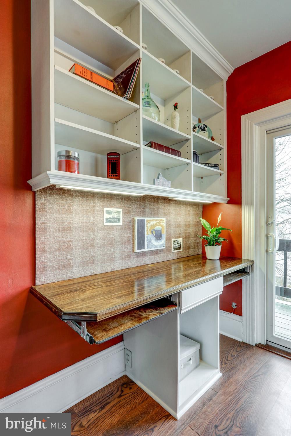 CHESTNUT HILL - Residential